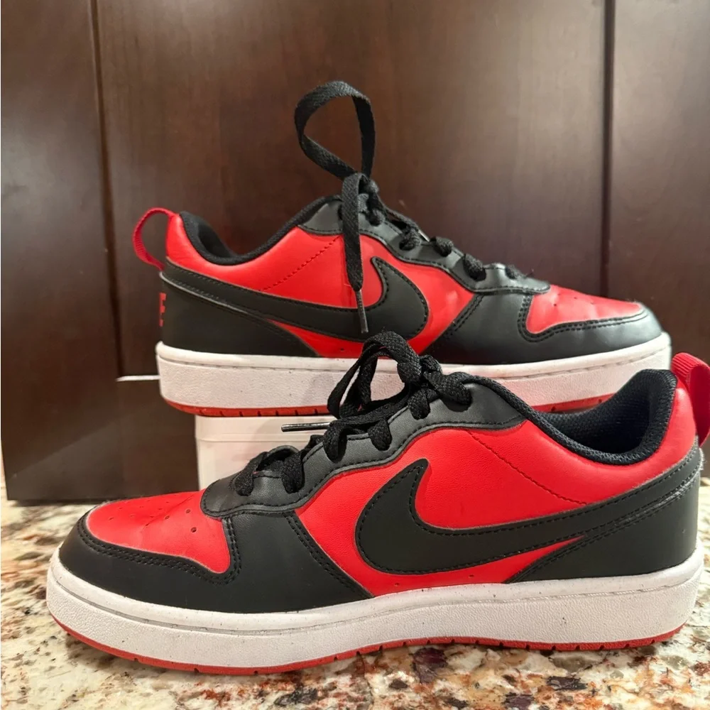 *PRE-OWNED* Nike Size 6Y Court Borough Low Recraft GS Black University Red - Picture 3 of 8